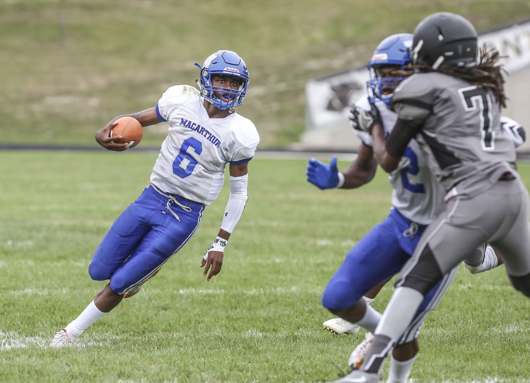 decgal football maceisenhower 17 082717.JPG